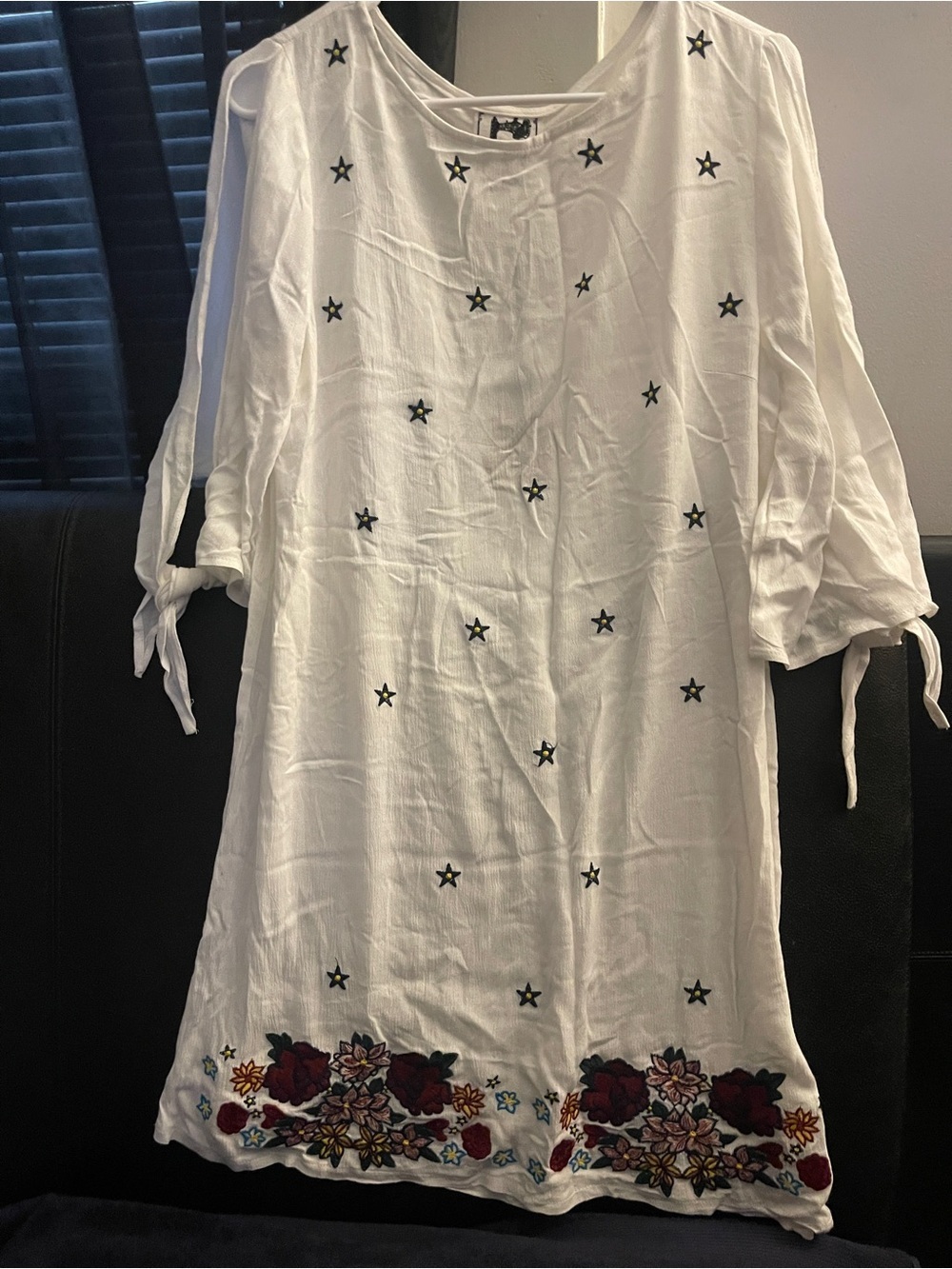 JAASE White Embroidered Star & Floral Tie-Sleeve Women’s Tunic Sz Medium NWT